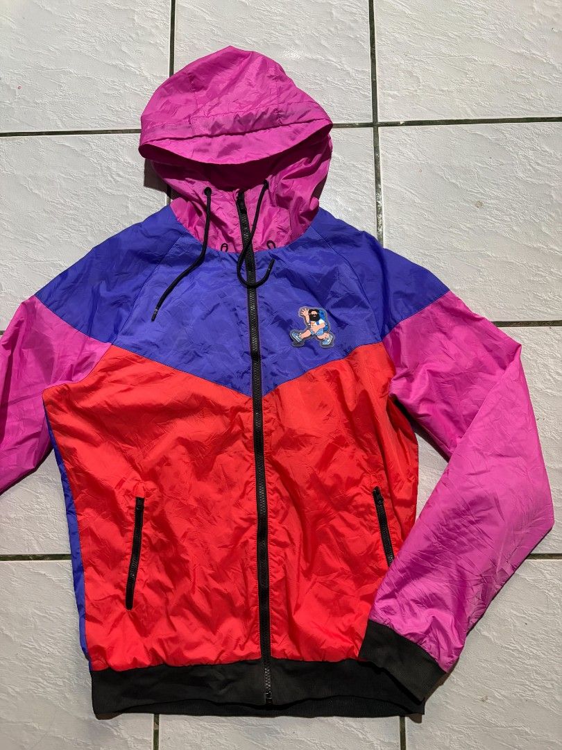 NIKE TRITONE WINDBREAKER (Category: Tshirts & Polo Shirts ) located in Manila. Submitted by teeeejaaays_place1. (Listing ID 1470296437, Image 2). Description: 9/10 CONDITION 9.5/10 COLOR RATE Size M on tag Can Fit Large.