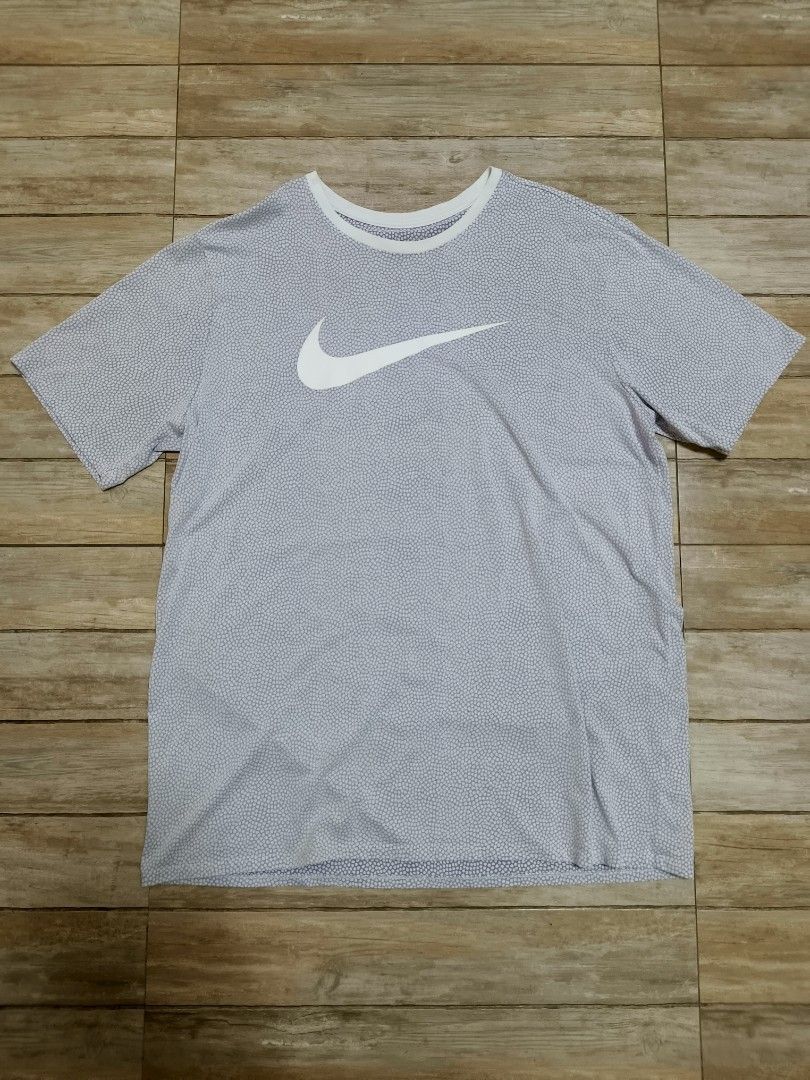 Nike tshirt (Category: Tshirts & Polo Shirts ) located in Siniloan. Submitted by talktotheroses (Listing ID 1470293180, Image 1). Description: .