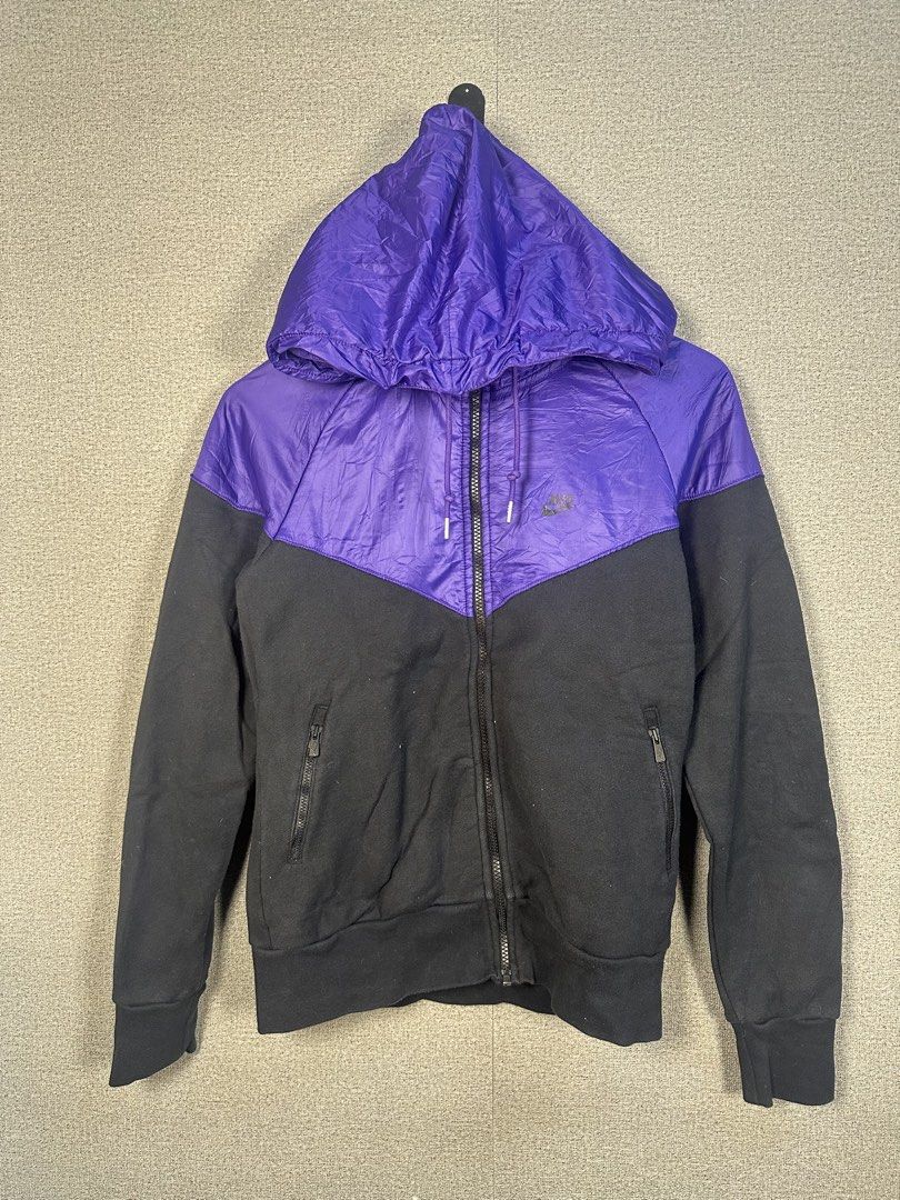 NIKE TWO TONE WINDBREAKER (Category: Coats, Jackets and Outerwear) located in Rizal. Submitted by jamesthrift (Listing ID 1470164471, Image 1). Description: NIKE TWO TONE WINDBREAKER Size : XL on tag fit to S Dimes: -width 18 -length 24 Condition: Very good Color Rate: 9 Issue: none 🏷️299+sf.