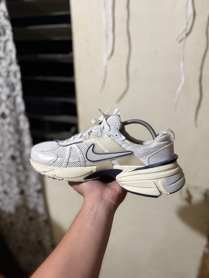 Nike V2K Run Summit White Metallic Silver FD0736-100 (Category: Sneakers) located in Molave. Submitted by thrifttashoe (Listing ID 1470307931, Image 2). Description: - Model: Nike V2K Run As new pa No issue!.