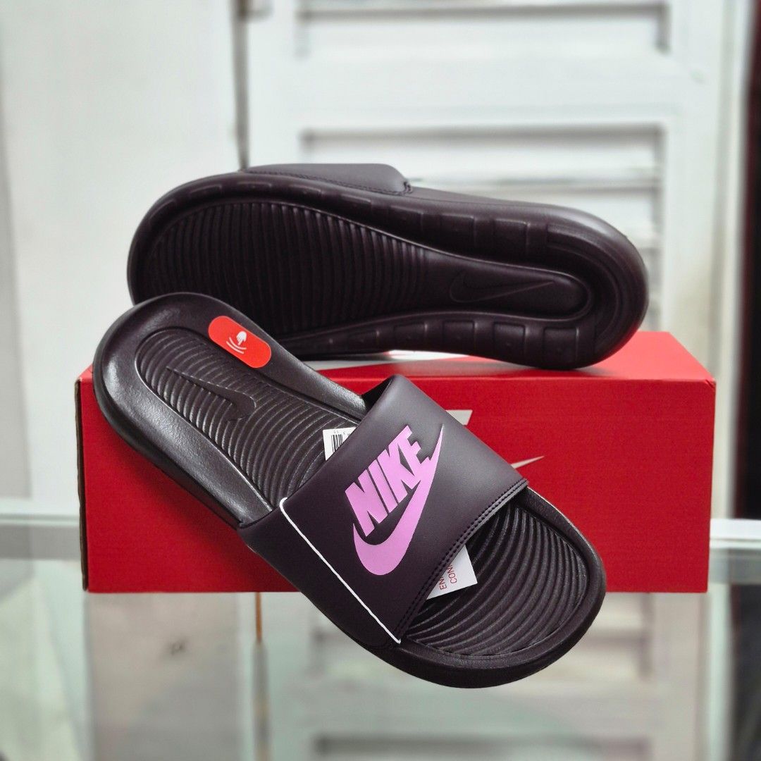 Nike Victory One Slide Burgundy Ash (Category: Slippers & Slides) located in Makati City. Submitted by _mrsale (Listing ID 1470142889, Image 1). Description: FOR SALE 🚨 Available today! Nike Victory One Slide Burgundy Ash ✅ Now ₱990 ONLY ✅ ❌ From ₱1,595 mall srp❌ Size Available: 9 US WOMENS / 8 US MENS Check the comment section for more details. Message us now 📩 #MrSale.