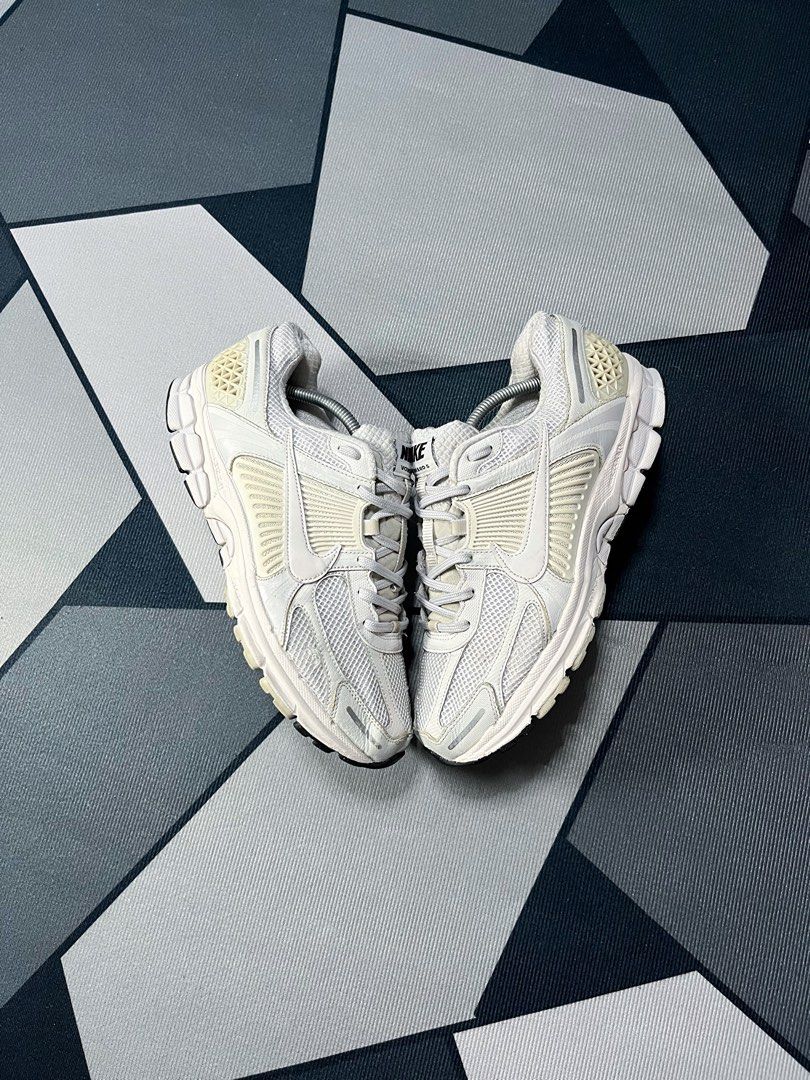 Nike Vomero 5 Vast Grey (Category: Casual Shoes) located in Butuan. Submitted by jacobfrost (Listing ID 1470283754, Image 2). Description: Size 10.5 us mens 44.5 eur 28.5 cm Still in excellent condition fixed mesh issue Authentic 999 plus sf Shipping nationwide.