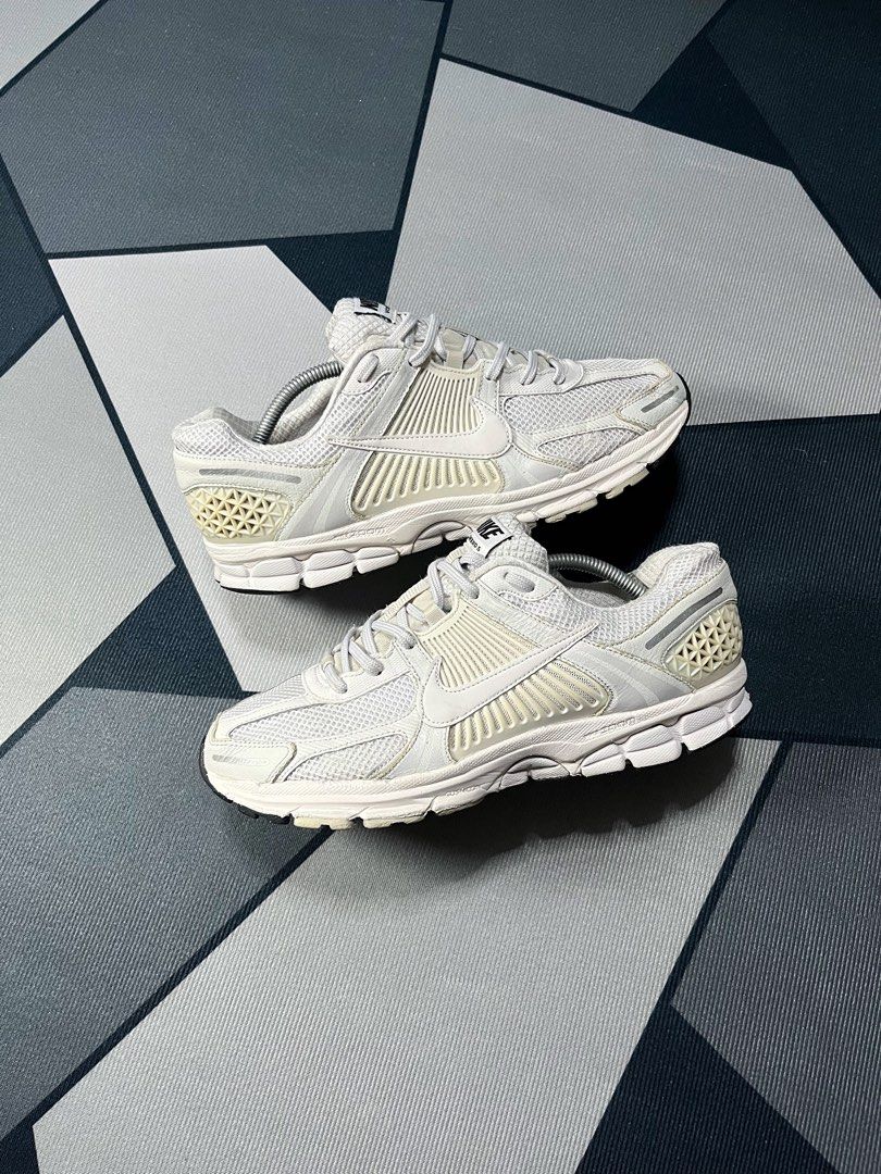 Nike Vomero 5 Vast Grey (Category: Casual Shoes) located in Butuan. Submitted by jacobfrost (Listing ID 1470283754, Image 3). Description: Size 10.5 us mens 44.5 eur 28.5 cm Still in excellent condition fixed mesh issue Authentic 999 plus sf Shipping nationwide.
