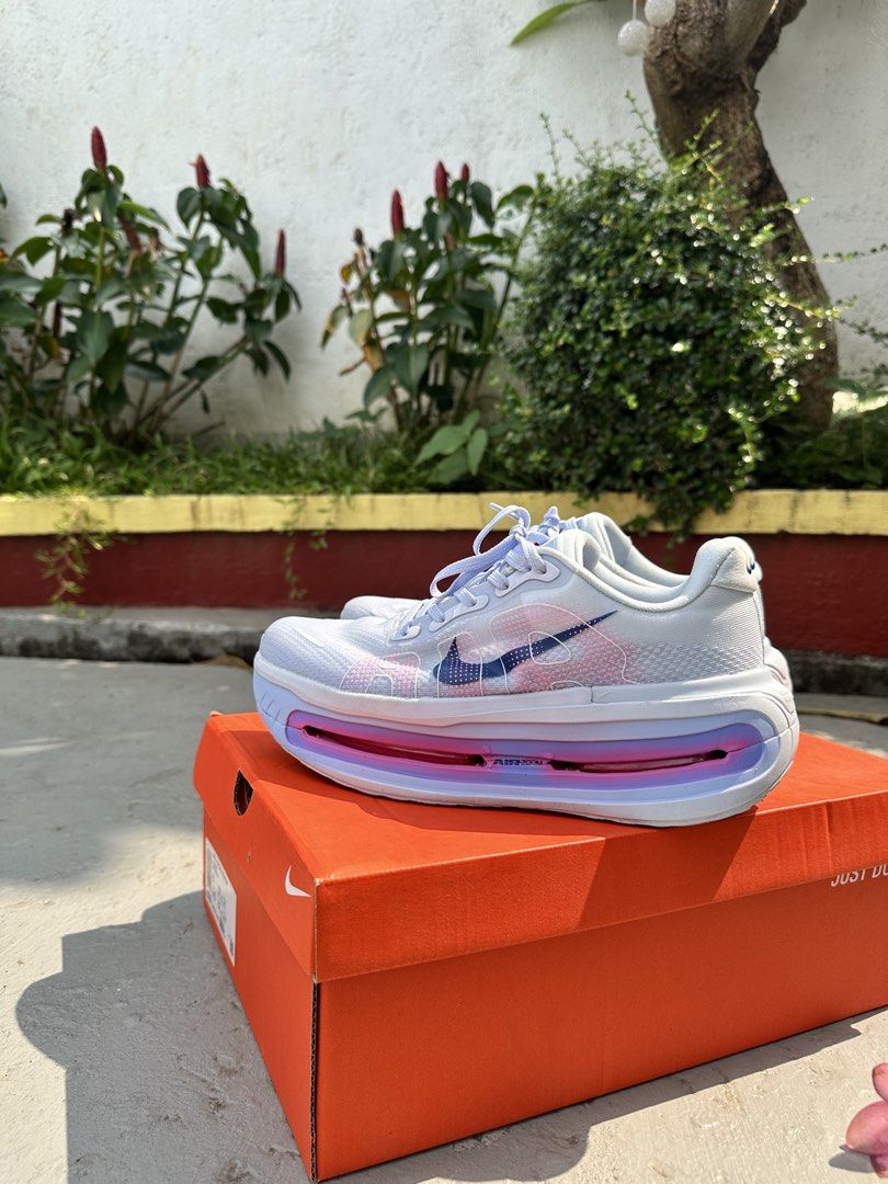Nike Vomero Premium Size 9.5 (Category: Sneakers) located in Manila. Submitted by nanaverill22664 (Listing ID 1470159188, Image 2). Description: Nike Vomero Premium Unisex Size 9 womens | Size 8 mens Used twice Pm for more details 📍Lower Antipolo.