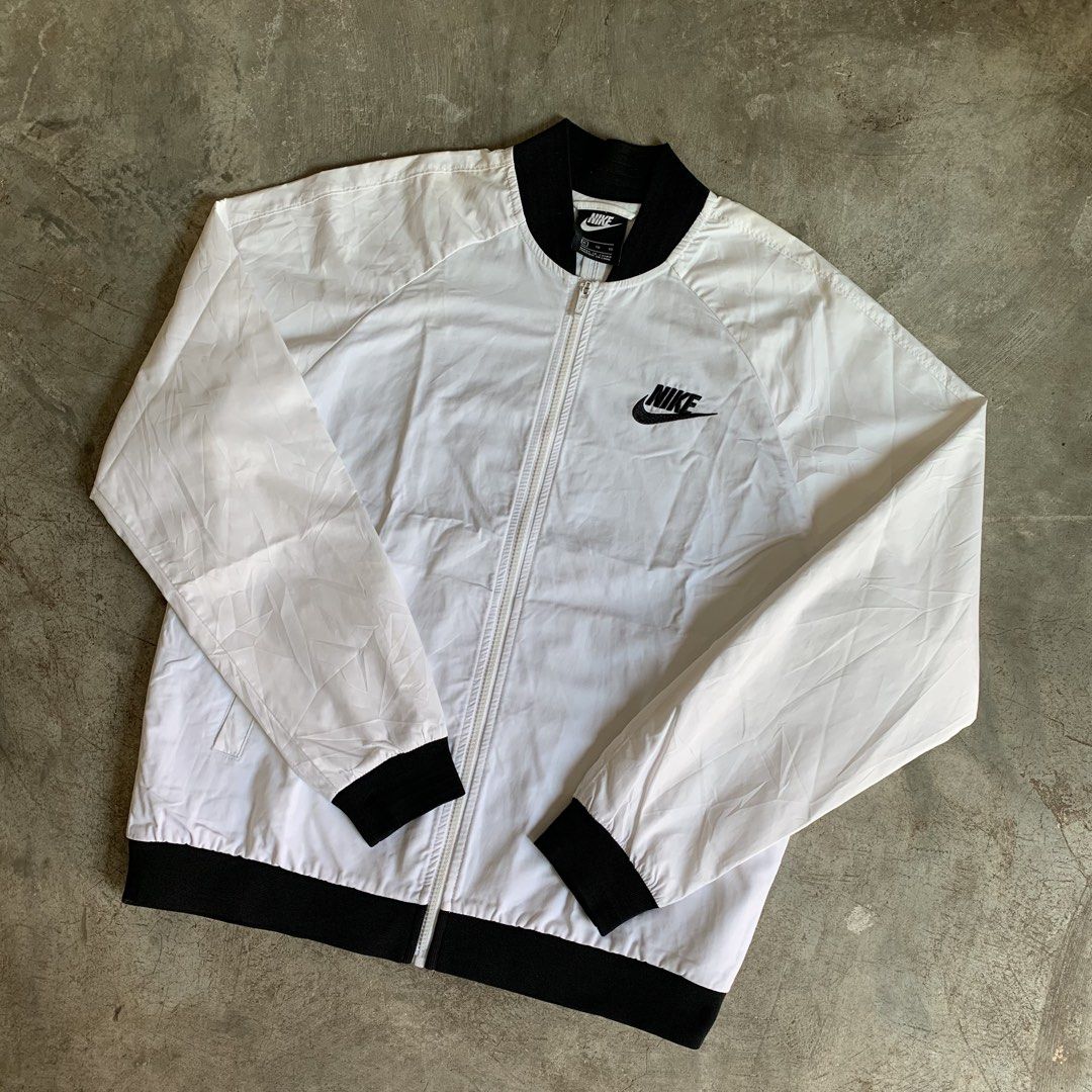 Nike White and Black Bomber Jacket Size XL (Category: Coats, Jackets and Outerwear) located in Manila. Submitted by emplysthrift. (Listing ID 1470277191, Image 2). Description: Nike Bomber Jacket White Black XL Width "23 Length "27 Excellent Condition (ganda nito sa personal) Colorrate: 9.5/10 Flaws: needrewash nadumihan Unli vouchers/vc for safe transactions 📲 Location: Laspinas City, Metro Manila, Brngy Talon Uno. 📍 DM IF INTERESTED📥 - Brand