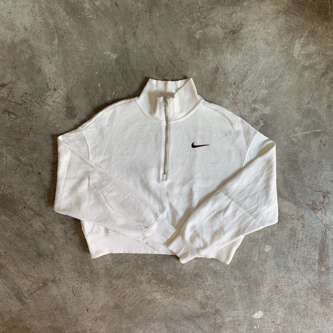 Nike White Half Zip Cropped Sweatshirt (Category: Coats, Jackets and Outerwear) located in Manila. Submitted by emplysthrift. (Listing ID 1470278963, Image 2). Description: Nike Side Swoosh Cropped Half Zip Sweatshirt Width "24 Length "19 Hem 19 Excellent Condition Colorrate: 9.5/10 Flaws: none Unli vouch/vc for safe transactions 📲 Location: Laspinas City, Metro Manila, Brngy Talon Uno. 📍 DM IF INTERESTED📥 - Brand: Nike - Style: Half-zip cropp