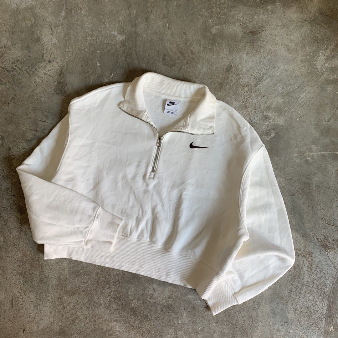 Nike White Half Zip Cropped Sweatshirt (Category: Coats, Jackets and Outerwear) located in Manila. Submitted by emplysthrift. (Listing ID 1470278963, Image 3). Description: Nike Side Swoosh Cropped Half Zip Sweatshirt Width "24 Length "19 Hem 19 Excellent Condition Colorrate: 9.5/10 Flaws: none Unli vouch/vc for safe transactions 📲 Location: Laspinas City, Metro Manila, Brngy Talon Uno. 📍 DM IF INTERESTED📥 - Brand: Nike - Style: Half-zip cropp
