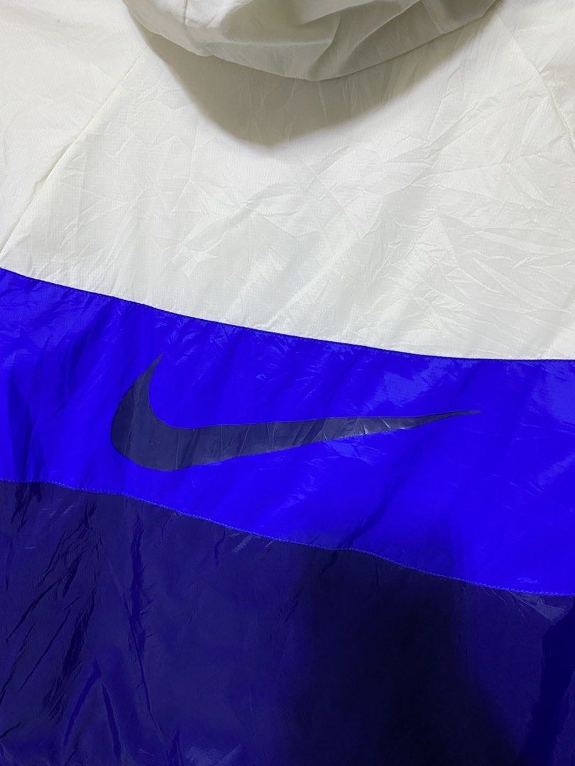 NIKE WINDBREAKER (Category: Coats, Jackets and Outerwear) located in Davao. Submitted by giegarments (Listing ID 1470345556, Image 3). Description: NIKE TRITONE WINDBREAKER SIZE:small best fit Dimes: 19x25 Issue:last 2 pics not visible No pinholes Masikip ribbings 9.7/10 color rate No crack print sa likod Very good condition Authentic Complete tags Good for hiking and running Price:700+shipping fee Unli vouch,vc for safety purposes🫶 Loc:davao ci