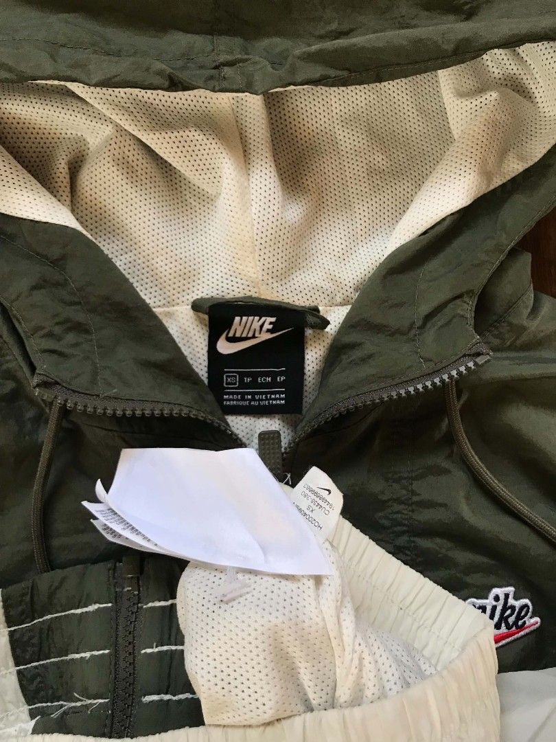 Nike Windbreaker Tri-toned 💥 (Category: Coats, Jackets and Outerwear) located in Batangas. Submitted by adoboqt (Listing ID 1470167700, Image 2). Description: .