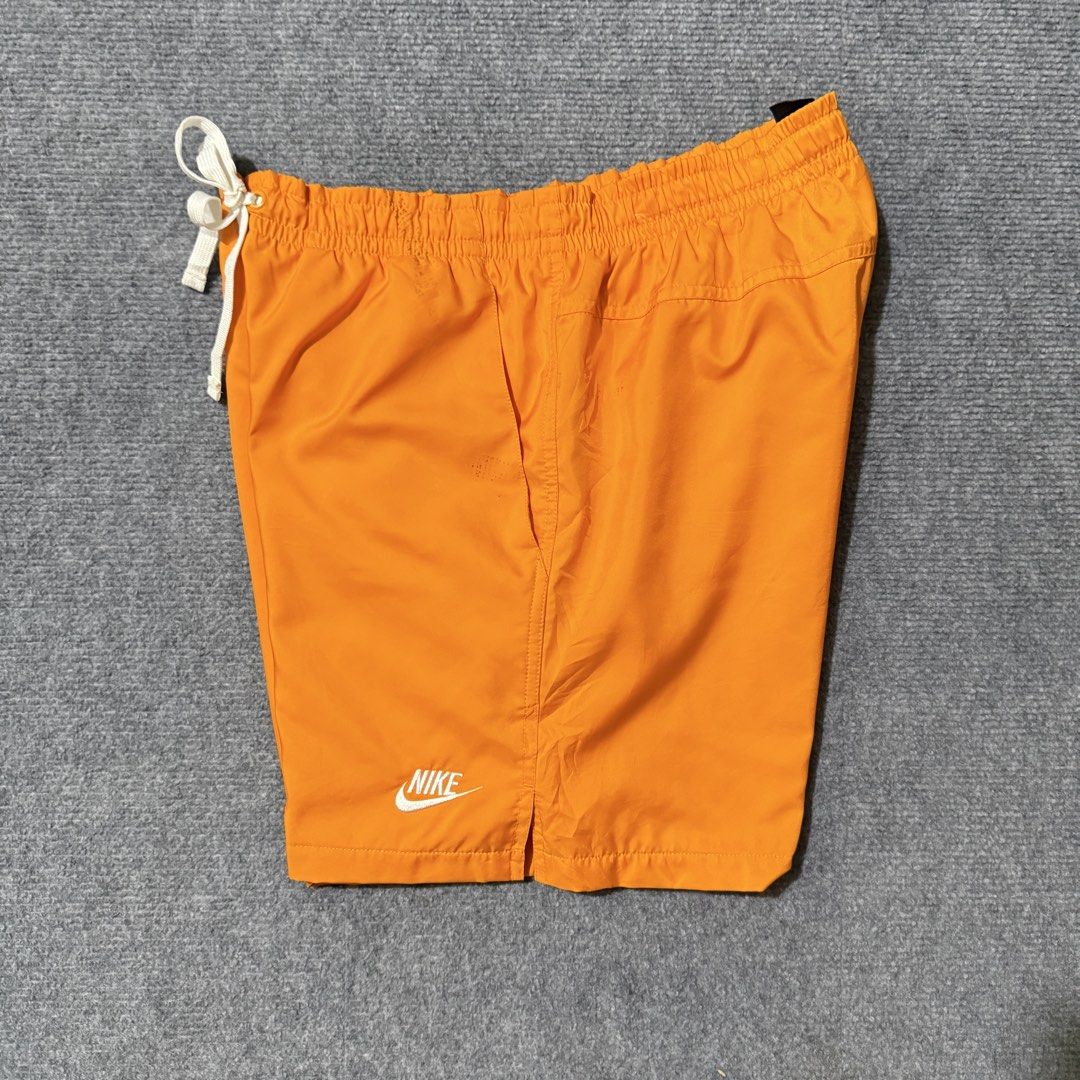 NIKE WOVEN SHORT (Category: Shorts) located in Zamboanga. Submitted by hype_thrifts (Listing ID 1470289368, Image 2). Description: NIKE WOVEN SHORT NEED WASH SMALL ON TAG Waist: 30-34 Length: 16.5.