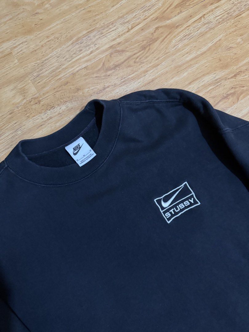 Nike x Stussy Sweatshirt (Category: Coats, Jackets and Outerwear) located in Danao, Cebu. Submitted by yunoball (Listing ID 1470303590, Image 2). Description: Size M on tag 25x28 Excellent condition Issue: cut washtag pero andyan pa code Guaranteed authentic moneyback if proven fake.