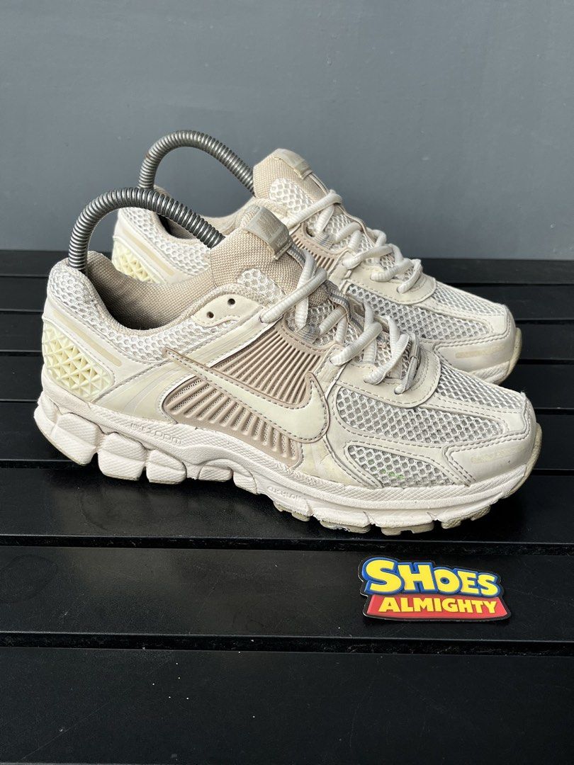 Nike Zoom Vomero 5 (Category: Sneakers) located in Manila. Submitted by greyhoundzzz666 (Listing ID 1470319813, Image 1). Description: SIZE 6 WOMENS AVAILABLE USED IN EXCELLENT CONDITION LEGIT X ORIGINAL PAIR ONLY | NO BOX MAKATI LOCATION CAN DO SHIPPING NATIONWIDE DM TO PURCHASE 📩.