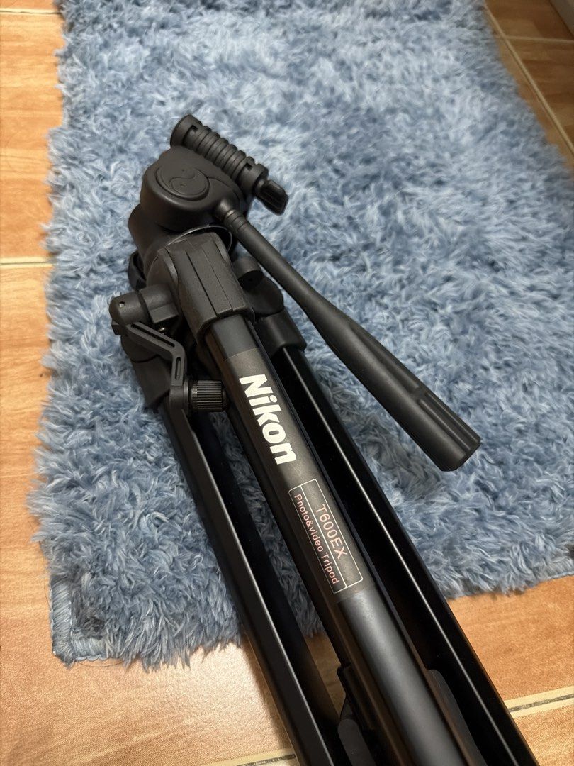 Nikon T600EX Photo & Video Tripod (Category: Tripods & Monopods) located in Pasig City. Submitted by yemaayen (Listing ID 1470179910, Image 1). Description: - Brand/Model: Nikon T600EX Photo & Video Tripod (Black) - Head: Smooth pan-and-tilt head for steady shots and video work - Build: Sturdy construction with extendable legs - Inclusion: Original black carrying case with zipper closure - Condition: Fully functional, never been used - slightly n