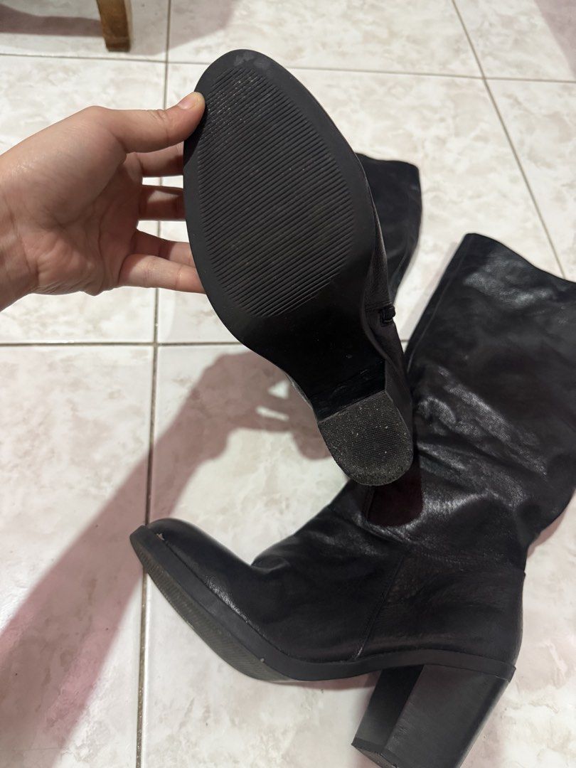 Nine West Knee High Black Boots (Category: Boots) located in Quezon City. Submitted by clairestyles94 (Listing ID 1470267910, Image 2). Description: Starting to peel off inside 25 cm.