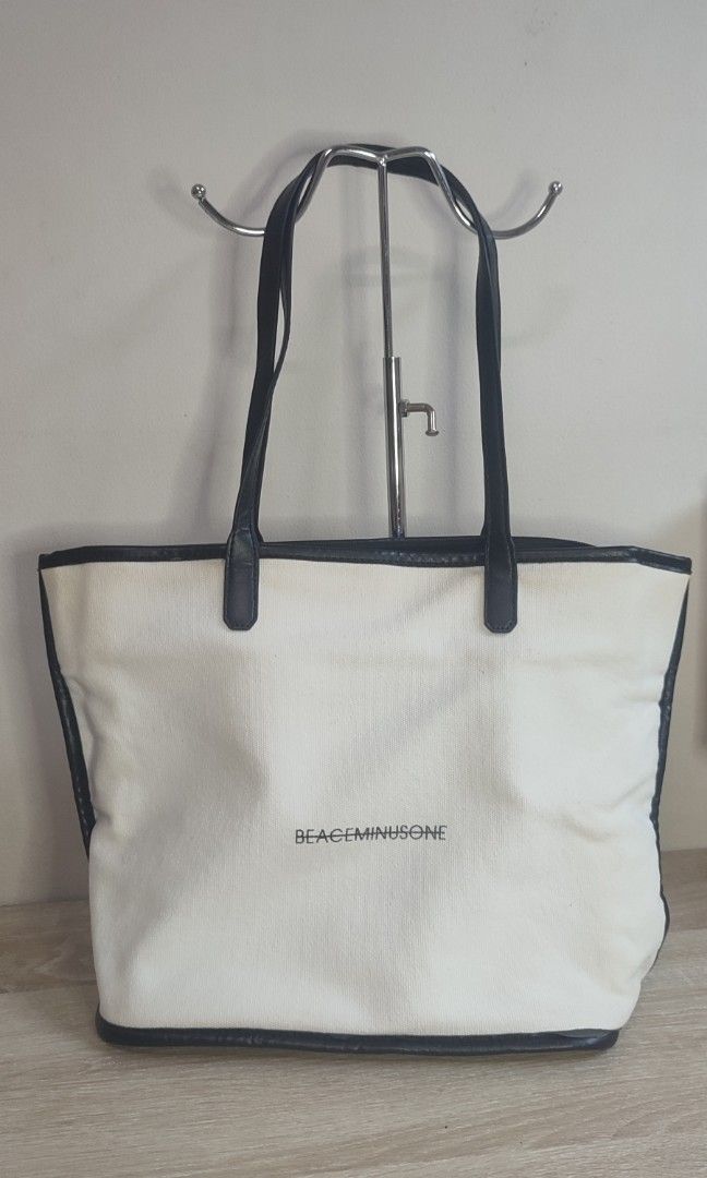 No Brand Canvas Tote Bag (Category: Tote Bags) located in Pasig City. Submitted by xcess_baggage (Listing ID 1470243826, Image 1). Description: .