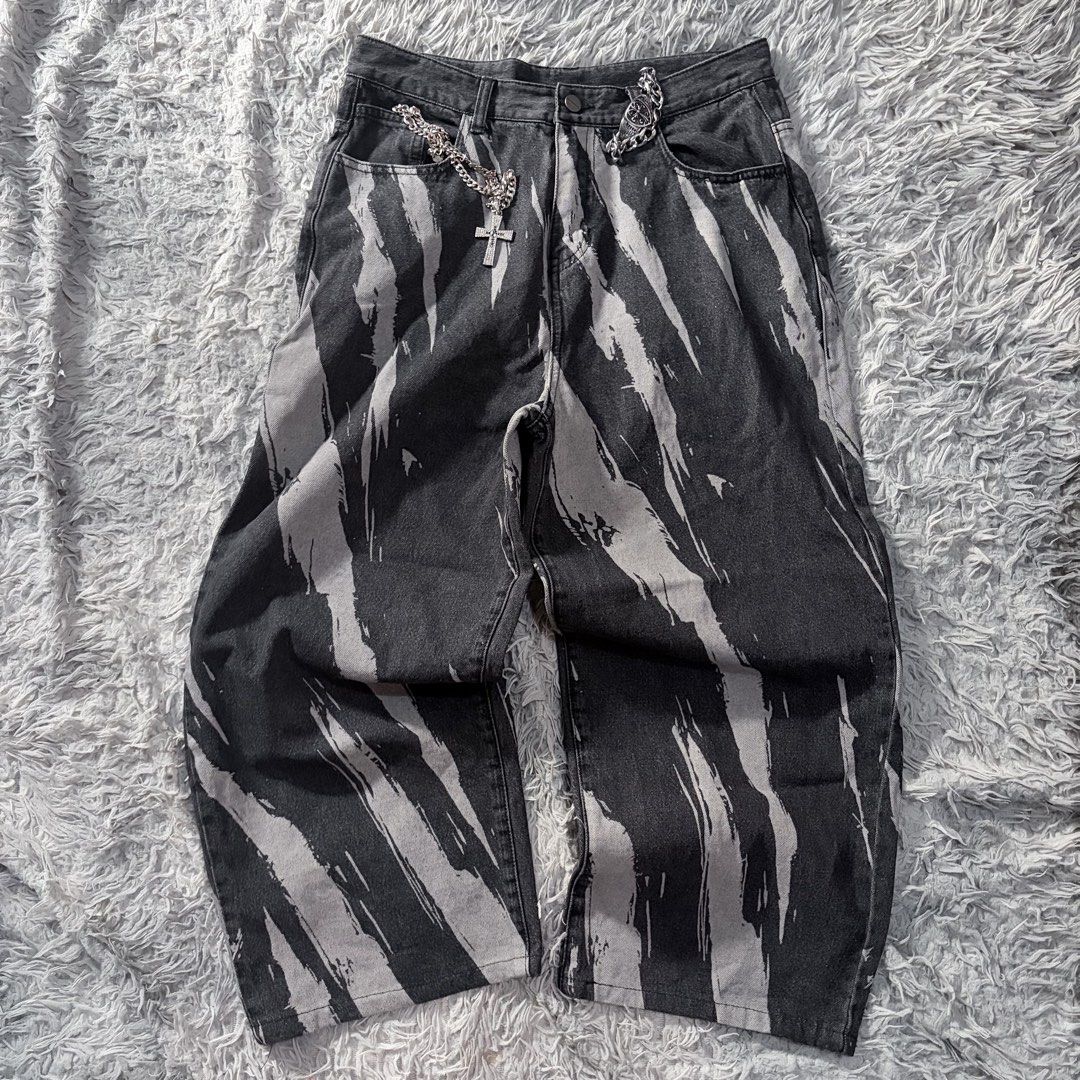 Not4Nerd Baggy Diagonal Pattern (Category: Jeans) located in Angeles City. Submitted by nazz19 (Listing ID 1470337186, Image 1). Description: COLOR MAY VARY DUE TO LIGHTING Waist:32 Length:36 Thigh:13 Leg open:10 NEED WASH ONLY ISSUE:None.