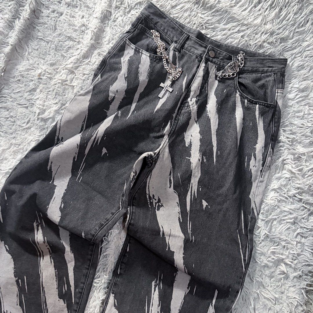 Not4Nerd Baggy Diagonal Pattern (Category: Jeans) located in Angeles City. Submitted by nazz19 (Listing ID 1470337186, Image 2). Description: COLOR MAY VARY DUE TO LIGHTING Waist:32 Length:36 Thigh:13 Leg open:10 NEED WASH ONLY ISSUE:None.