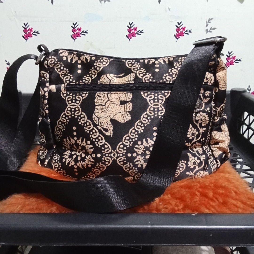 Nylon Slingbag (Category: Looking For) located in Hinigaran. Submitted by faye_fab02 (Listing ID 1470265050, Image 2). Description: .