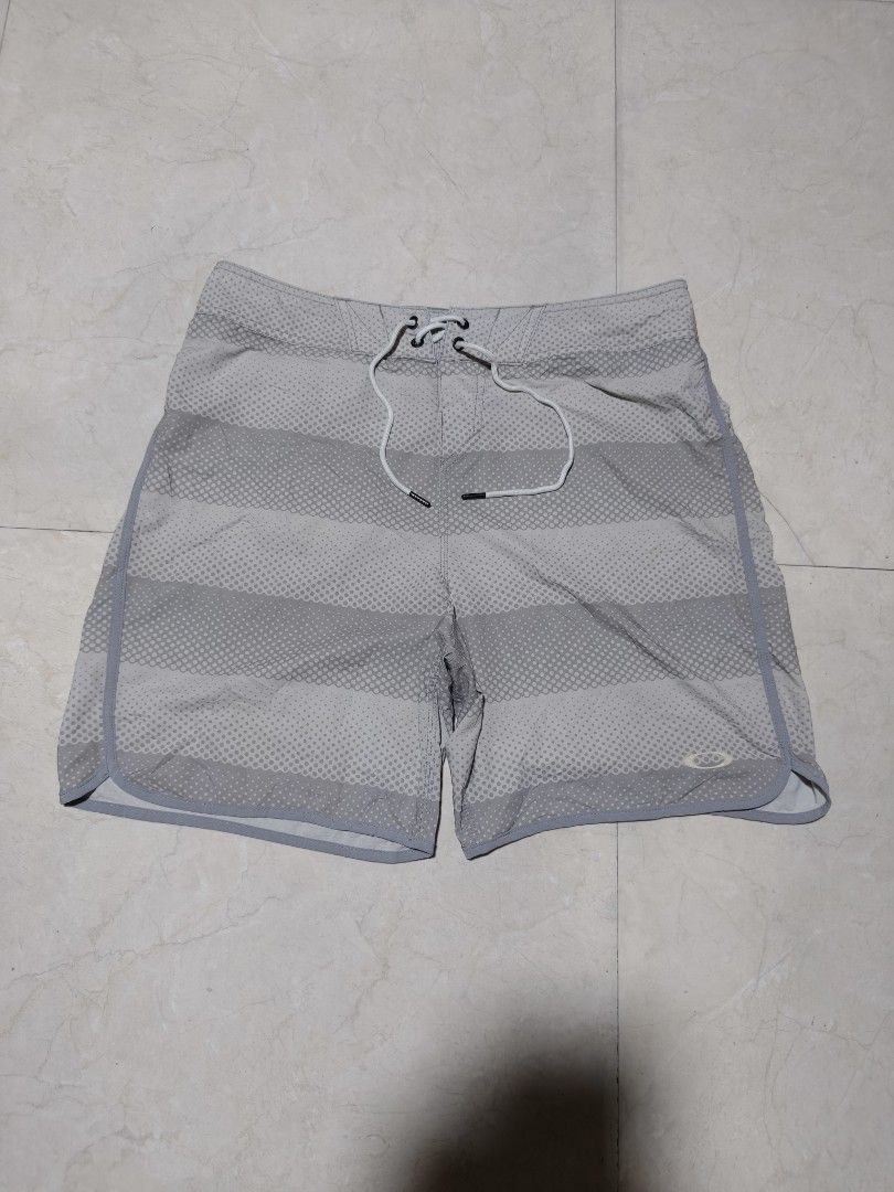 Oakley board short/walk short (Category: Swim Trunks & Board Shorts) located in Mandaue City. Submitted by back2street- (Listing ID 1470316140, Image 1). Description: .