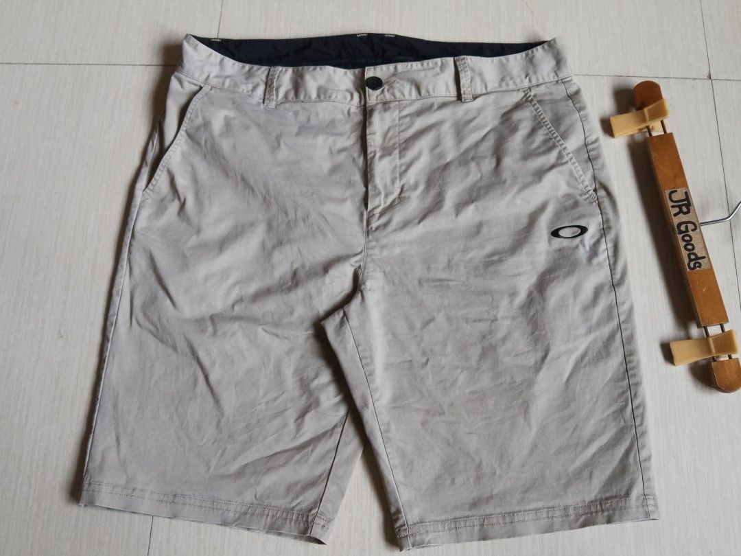 Oakley Casual Shorts Beige Size 30 (Category: Shorts) located in Tanay. Submitted by jrgoods (Listing ID 1470281891, Image 1). Description: 0akley khaki short Size 36 Length 21 Excellent condition 650+ship Tanay Rizal location Shipping Nationwide - Color: Classic Beige - Closure: Black button embossed with Oakley logo - Branding: Iconic Oakley ellipse logo printed near front pocket - Pockets: Deep front and back pockets - Origin: Made in Indonesi