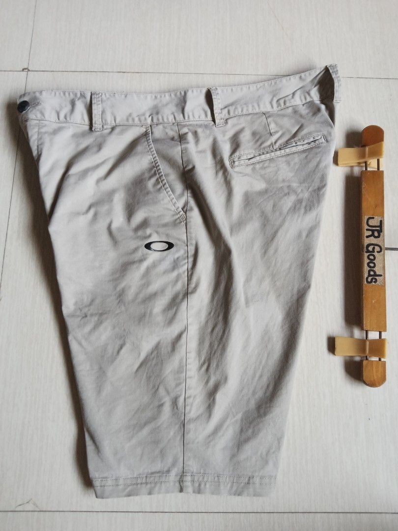Oakley Casual Shorts Beige Size 30 (Category: Shorts) located in Tanay. Submitted by jrgoods (Listing ID 1470281891, Image 2). Description: 0akley khaki short Size 36 Length 21 Excellent condition 650+ship Tanay Rizal location Shipping Nationwide - Color: Classic Beige - Closure: Black button embossed with Oakley logo - Branding: Iconic Oakley ellipse logo printed near front pocket - Pockets: Deep front and back pockets - Origin: Made in Indonesi