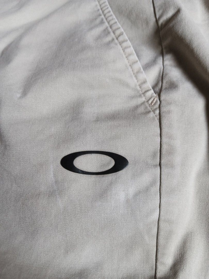 Oakley Casual Shorts Beige Size 30 (Category: Shorts) located in Tanay. Submitted by jrgoods (Listing ID 1470281891, Image 3). Description: 0akley khaki short Size 36 Length 21 Excellent condition 650+ship Tanay Rizal location Shipping Nationwide - Color: Classic Beige - Closure: Black button embossed with Oakley logo - Branding: Iconic Oakley ellipse logo printed near front pocket - Pockets: Deep front and back pockets - Origin: Made in Indonesi