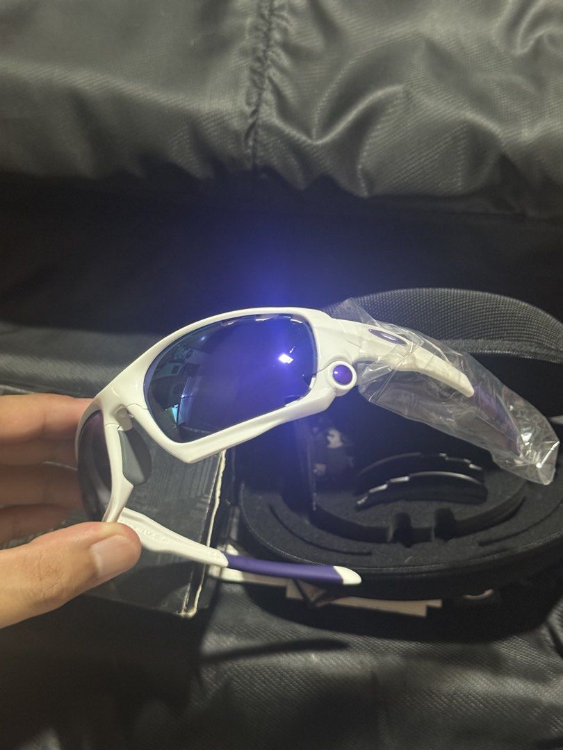 Oakley Jawbone Polished White (Category: Sunglasses & Eyewear) located in Camaligan. Submitted by janro_12 (Listing ID 1470257249, Image 1). Description: Brand new Complete package 13,499.