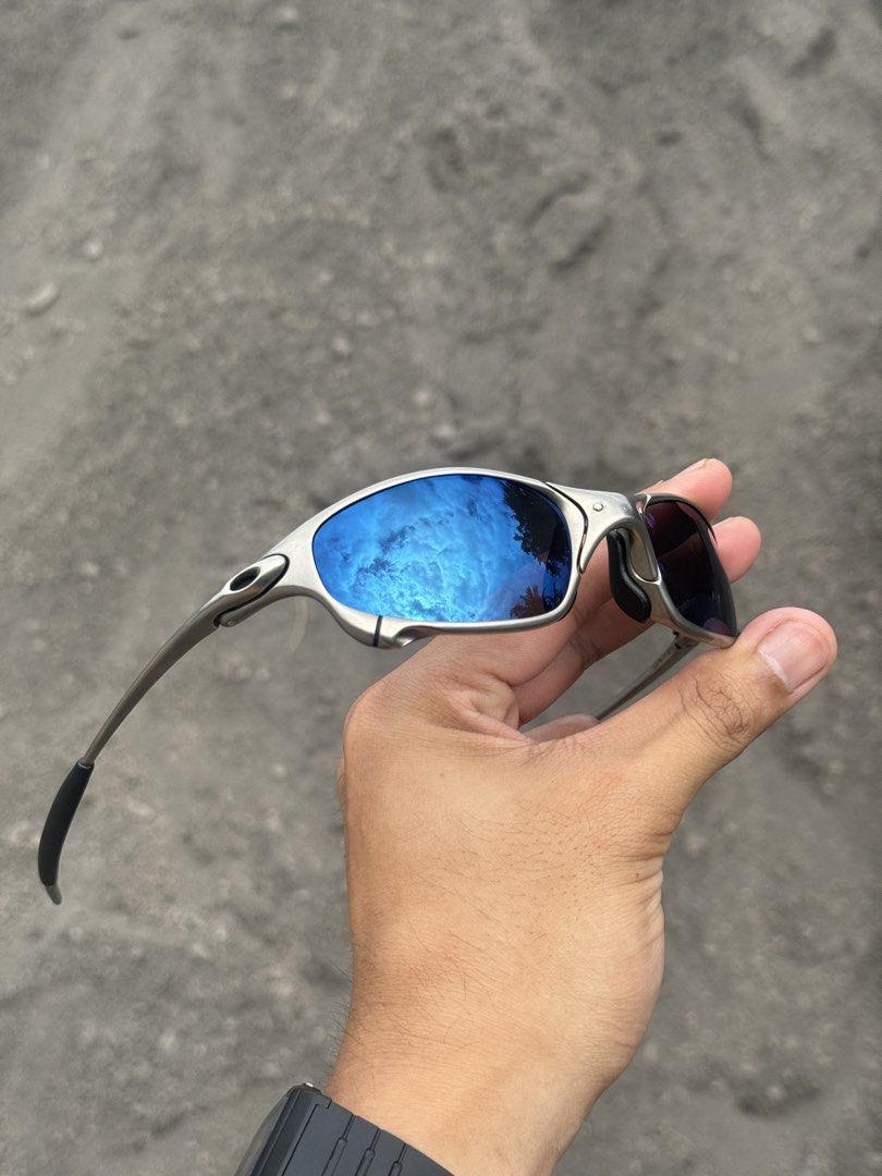 Oakley Juliet Plasma (Category: Sunglasses & Eyewear) located in Camaligan. Submitted by janro_12 (Listing ID 1470196061, Image 3). Description: Frame 9/10 plasma orig Lens 10/10 premium aftermarket lenses Coupler 10/10 tuned Rubbers 9/10 Unit only Ready to use, nothing to fix Disclaimer: Please manage your expectations, as this is a pre-owned item with some flaws and minor imperfections from use. However, the unit remains in excellent overall co