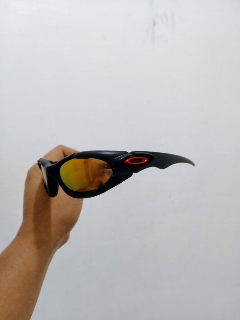 Oakley Plate (Category: Sunglasses & Eyewear) located in Manila. Submitted by lux_goods_ph (Listing ID 1470248259, Image 3). Description: Excellent no issue no scratches on lens -1880 Freeshipping.
