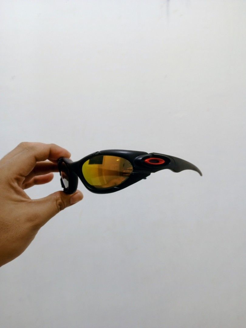 Oakley Plate (Category: Sunglasses & Eyewear) located in Manila. Submitted by lux_goods_ph (Listing ID 1470248259, Image 2). Description: Excellent no issue no scratches on lens -1880 Freeshipping.