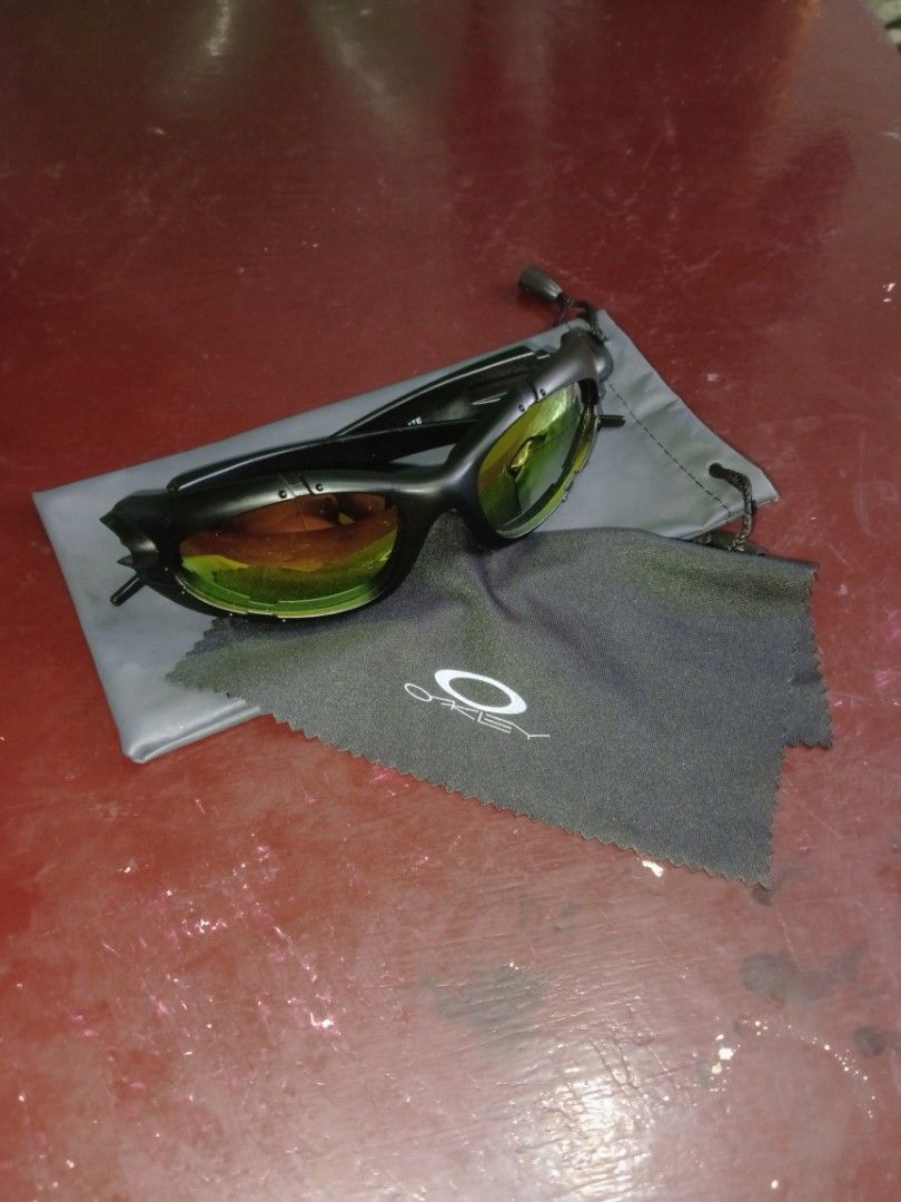 Oakley Plate (Category: Sunglasses & Eyewear) located in Manila. Submitted by lux_goods_ph (Listing ID 1470248259, Image 1). Description: Excellent no issue no scratches on lens -1880 Freeshipping.