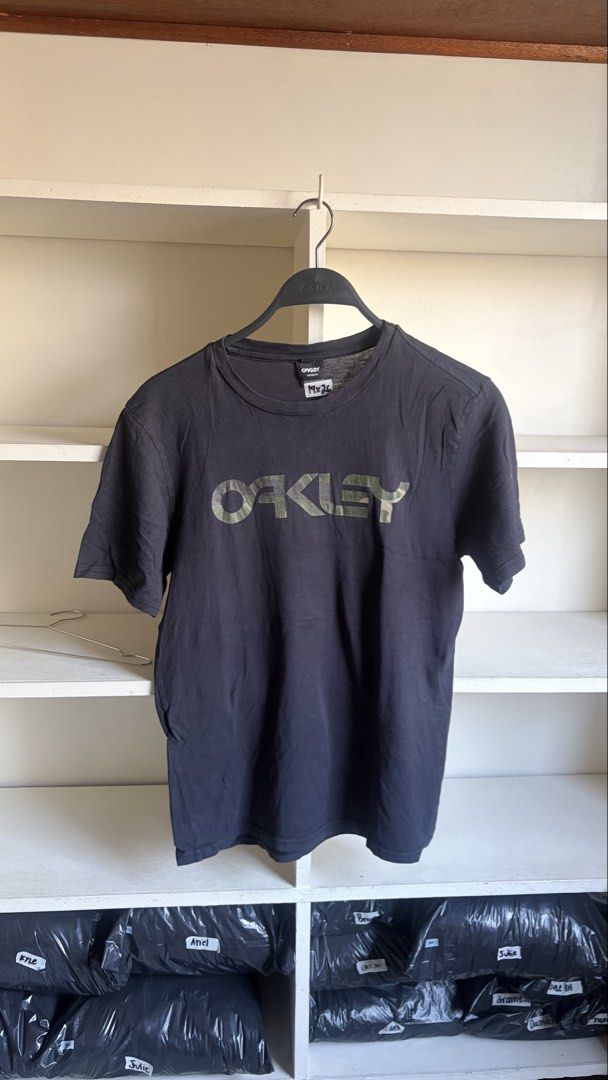 Oakley Shirt (Category: Tshirts & Polo Shirts ) located in Manila. Submitted by _revault (Listing ID 1470230857, Image 1). Description: .