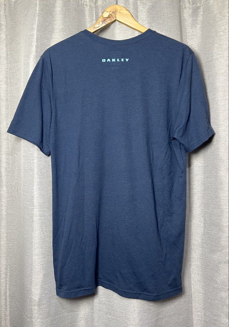 Oakley tee (Category: Tshirts & Polo Shirts ) located in General Trias. Submitted by luxfinds2019 (Listing ID 1470233501, Image 3). Description: Oakleý tee 899 shipped only! Blue Large on tag 21by29 Excellent condition 💯 No issue Loc laguna Pm.