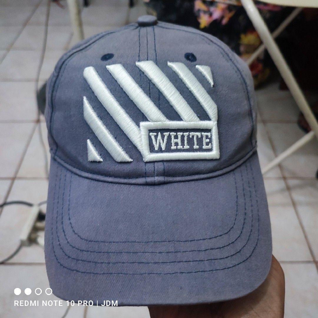 Off White gray cap (Category: Caps & Hats) located in Antipolo. Submitted by klashnikov (Listing ID 1470227538, Image 1). Description: Selling an Off White cap Size:OSFA Tags:Intact Condition:Very good condition Honest issue:used Payment option:Bank transfer,gcash,cash ₱500 only Pwede videocall for legitimacy Pwede pickup sa aking munting garahe waze (JDM thrift shop) Pwedeng meetup around upper Antipolo,pag malayo ka pwede natin paship (Luzon,Vi