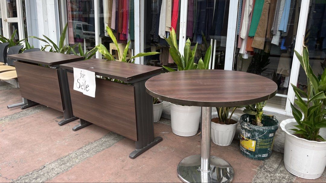 Office Table / Desk (Category: Tables & Sets) located in Manila. Submitted by cmsormtrading (Listing ID 1470142730, Image 2). Description: Office Table /Desk 100x45x29 Good condition.