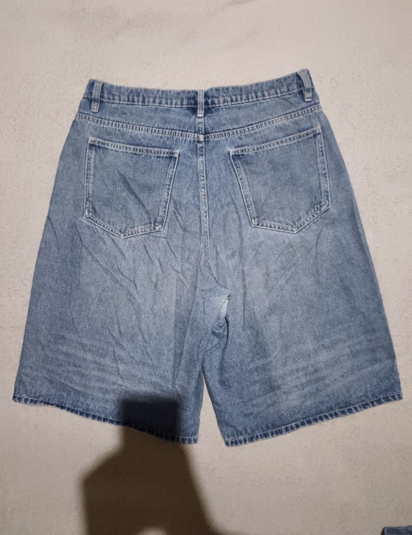 Offset Denim Shorts Size L Blue (Category: Shorts) located in Manila. Submitted by leerarefinds (Listing ID 1470267596, Image 2). Description: +sf - Brand: Offset - Condition: Brand new with tag attached - Size: L - Wash: Medium blue - Details: Classic five-pocket styling, contrast stitching, metal button closure, and zipper fly - Extra: Includes matching white drawstring cords - Material: Sturdy, classic denim weight.