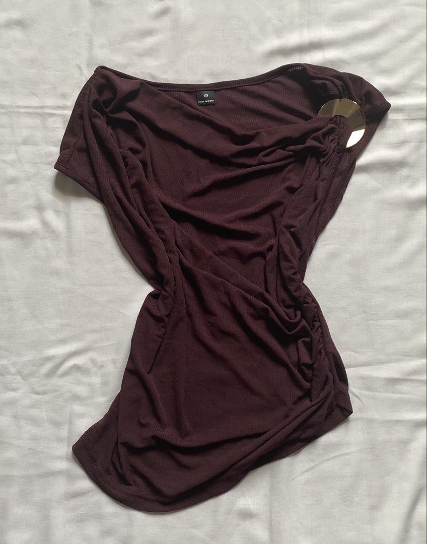 offshoulder maroon top with charm (Category: Shirts) located in Davao. Submitted by gathrd.kloset (Listing ID 1470186451, Image 1). Description: .