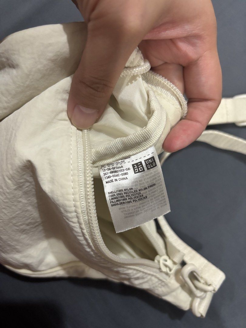 Off-white/ White Uniqlo Round Mini Shoulder Bag (Category: Shoulder Bags) located in Quezon City. Submitted by ulan-declutter (Listing ID 1470270553, Image 3). Description: .