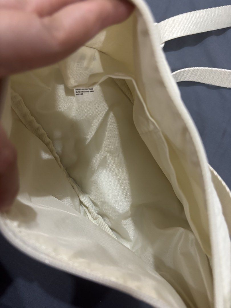 Off-white/ White Uniqlo Round Mini Shoulder Bag (Category: Shoulder Bags) located in Quezon City. Submitted by ulan-declutter (Listing ID 1470270553, Image 2). Description: .