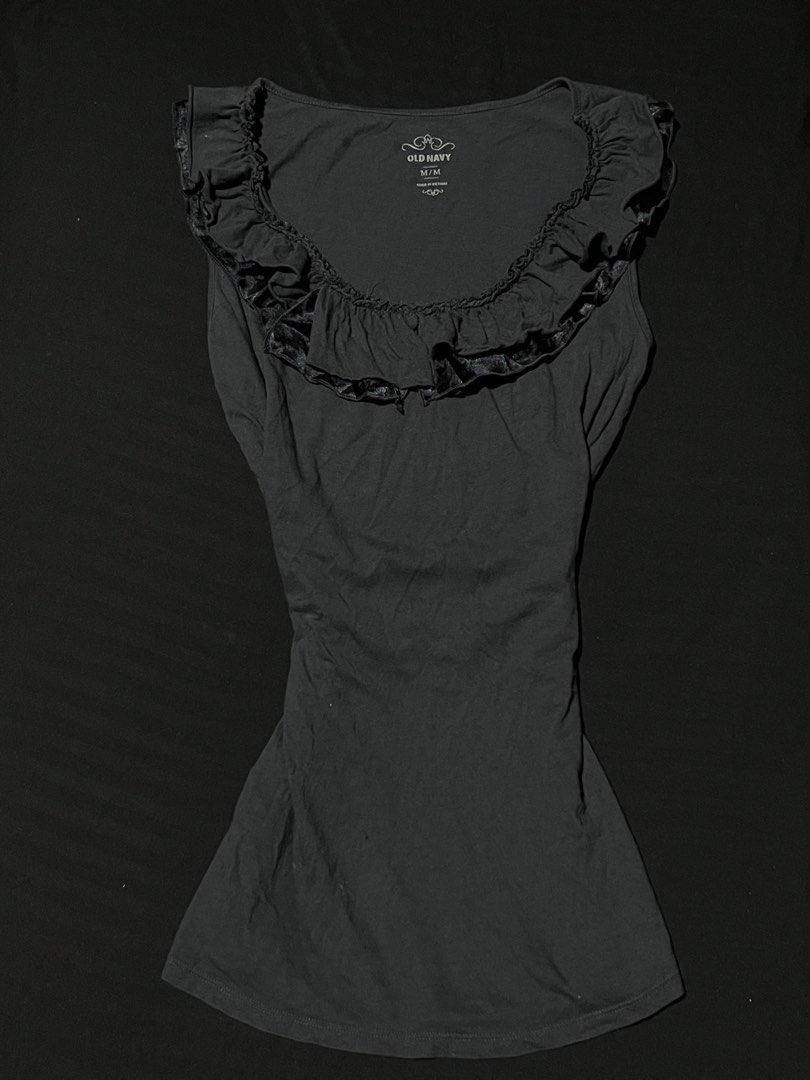 Old Navy Black Ruffled Scoop Neck Tank Top (Category: Sleeveless) located in Manila. Submitted by y2kcloset_ (Listing ID 1470181921, Image 1). Description: - Brand/Model: Old Navy - Size: Medium - Color: Classic Black - Material: Soft, comfortable cotton with a tagless printed label - Design: Scoop neckline with layered ruffles and shiny velvet fabric trim - Fit: Fitted silhouette through the body - Condition: Great piece for layering or wearing 