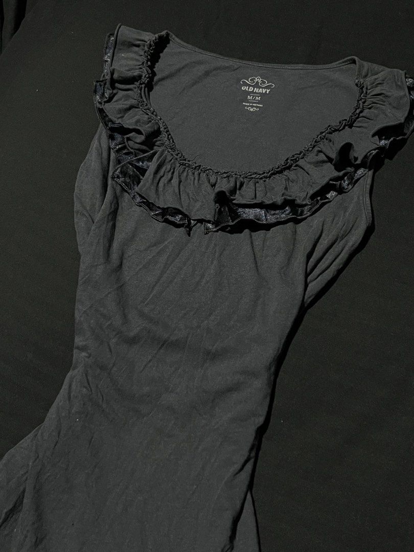 Old Navy Black Ruffled Scoop Neck Tank Top (Category: Sleeveless) located in Manila. Submitted by y2kcloset_ (Listing ID 1470181921, Image 3). Description: - Brand/Model: Old Navy - Size: Medium - Color: Classic Black - Material: Soft, comfortable cotton with a tagless printed label - Design: Scoop neckline with layered ruffles and shiny velvet fabric trim - Fit: Fitted silhouette through the body - Condition: Great piece for layering or wearing 