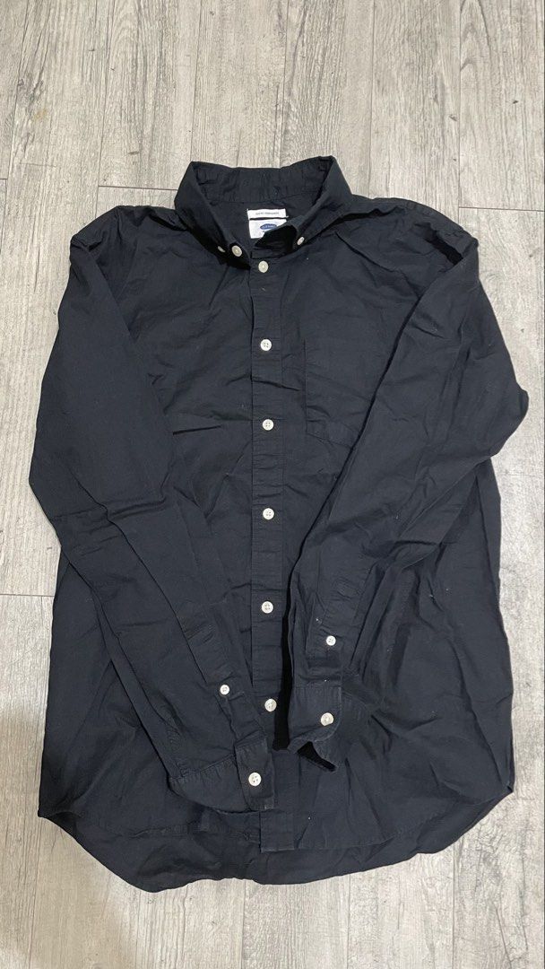 Old navy button down long sleeves (Category: Formal Shirts) located in Las Pinas. Submitted by tinngonzaga (Listing ID 1470294589, Image 1). Description: Size medium 28 inches length 19 inches length.
