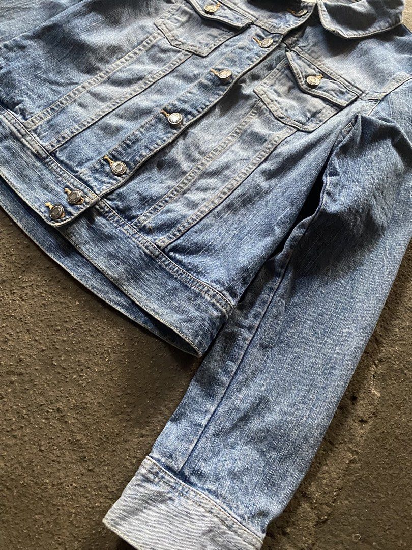 Old Navy Denim Jacket Blue Size M (Category: Coats, Jackets and Outerwear) located in Caloocan City. Submitted by remythrift (Listing ID 1470188886, Image 3). Description: - Brand: Old Navy - Size: Medium - Material: 100% Cotton (Made in Indonesia) - Design: Classic collar, button-up front, two chest pockets - Style: Versatile basic layering piece for tees or dresses.