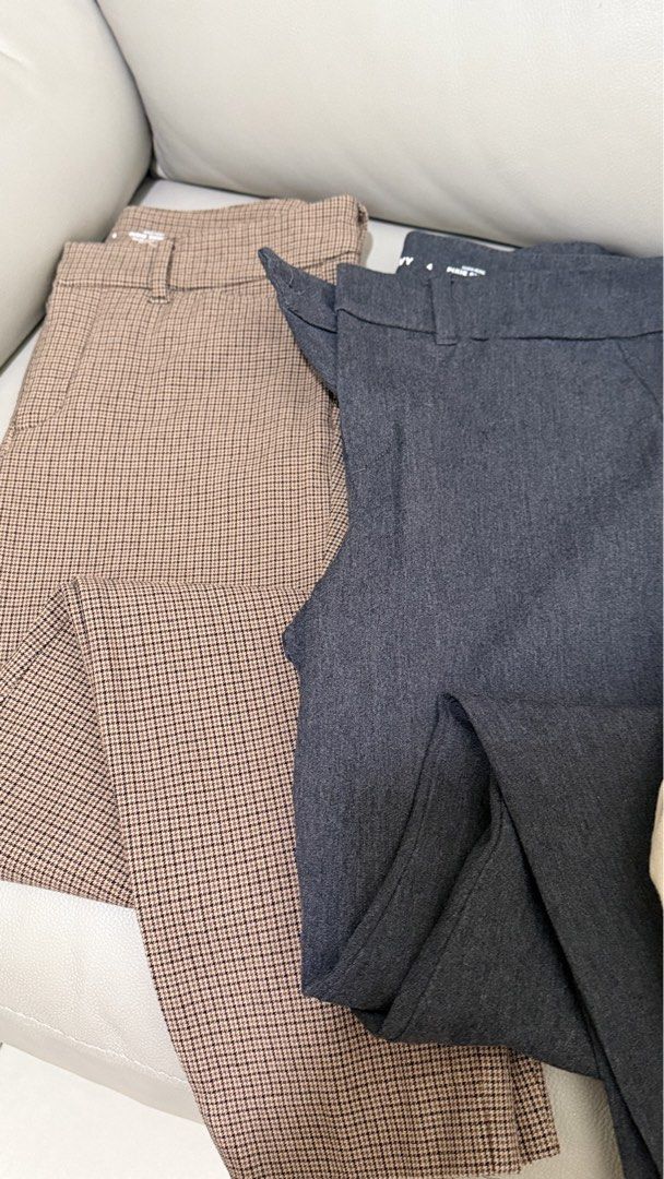Old Navy High Ride Pixie Skinny (Category: Other Bottoms) located in Makati City. Submitted by decluttersellmystuff (Listing ID 1470171121, Image 2). Description: Bought 1,600 each at Old Navy. Lightly used. Size no longer fits me. Php 350 each. All in php 1000 Negotiable.