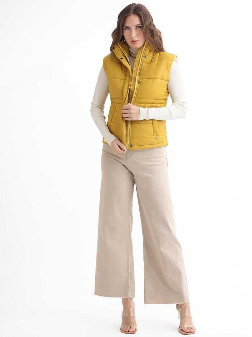 Old Navy Yellow Puffer Vest Size M (Category: Sleeveless) located in Marikina City. Submitted by rusellej (Listing ID 1470227228, Image 1). Description: - Brand/Model: Old Navy Puffer Vest - Color: Mustard Yellow - Size: Medium - Features: Full zip front, stand collar, front welt pockets - Lining: Warm fleece interior - First pic is only sample of similar style.