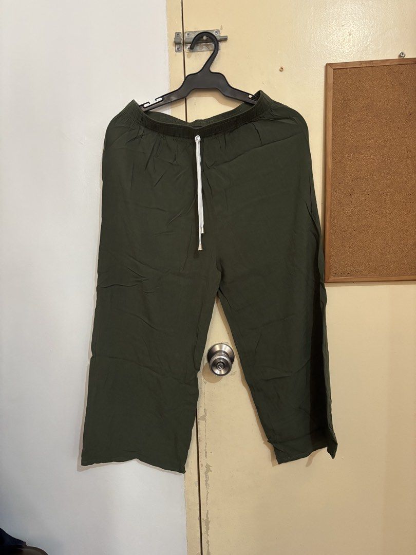 Olive Green Drawstring Lounge Pants (Category: Other Bottoms) located in Quezon City. Submitted by ulan-declutter (Listing ID 1470171593, Image 1). Description: Fits xs to s built.