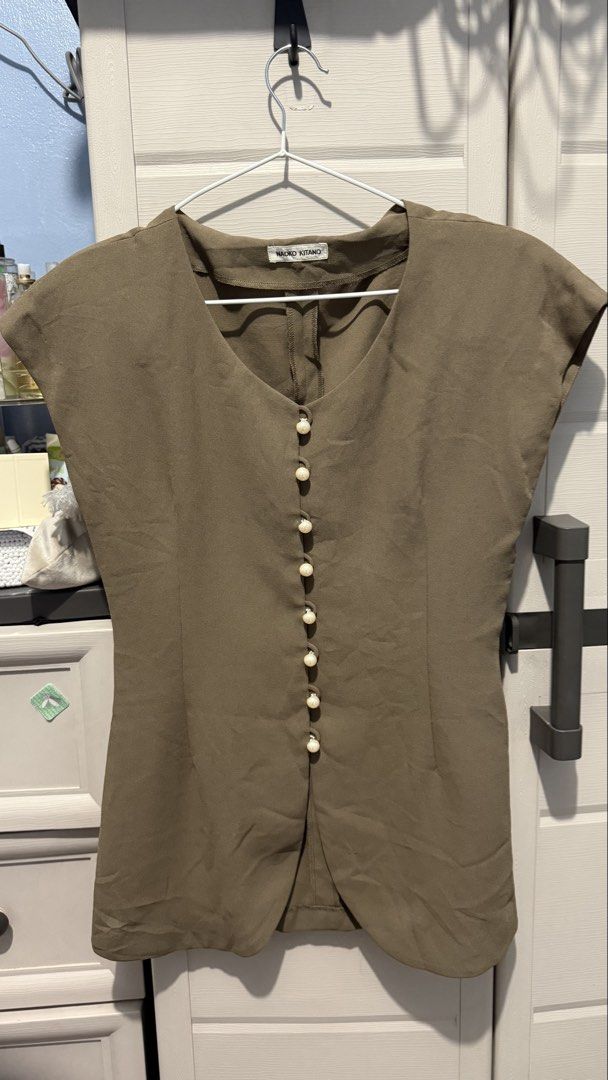 Olive Green Vintage Blouse (Category: Blouses) located in Quezon City. Submitted by dinesaur (Listing ID 1470319059, Image 1). Description: .