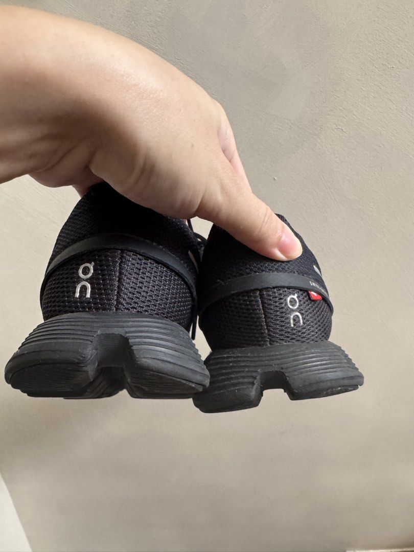 On Cloud 5 All Black Size US5.5 (Category: Sneakers) located in Santa Rosa. Submitted by shopjimstuff (Listing ID 1470154225, Image 3). Description: Item only no box Size 5.5 / 22.5cm No flaws nor damages RFS: feet got bigger due to pregnancy! .