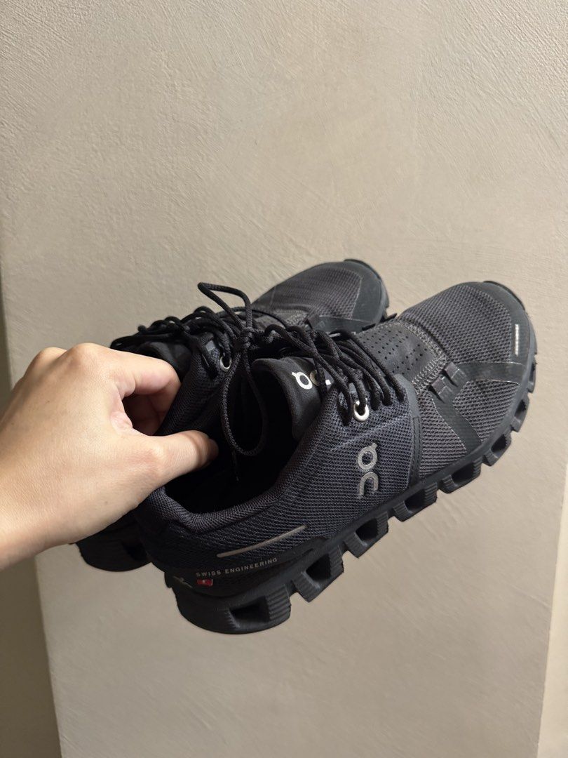 On Cloud 5 All Black Size US5.5 (Category: Sneakers) located in Santa Rosa. Submitted by shopjimstuff (Listing ID 1470154225, Image 2). Description: Item only no box Size 5.5 / 22.5cm No flaws nor damages RFS: feet got bigger due to pregnancy! .