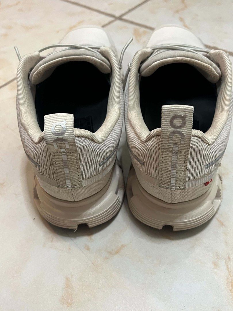 On Cloud 6 (Category: Sneakers & Footwear) located in Paranaque City. Submitted by closetclub308 (Listing ID 1470188382, Image 3). Description: On Cloud 6 Size: US Womens 5.5 Used twice Bought in Japan No box included only extra shoelace Not so happy with fit since i have wide feet.